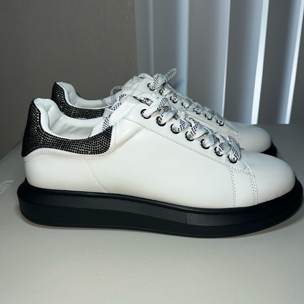 STEVE MADDEN NEW, size 12, very comfy, last one!